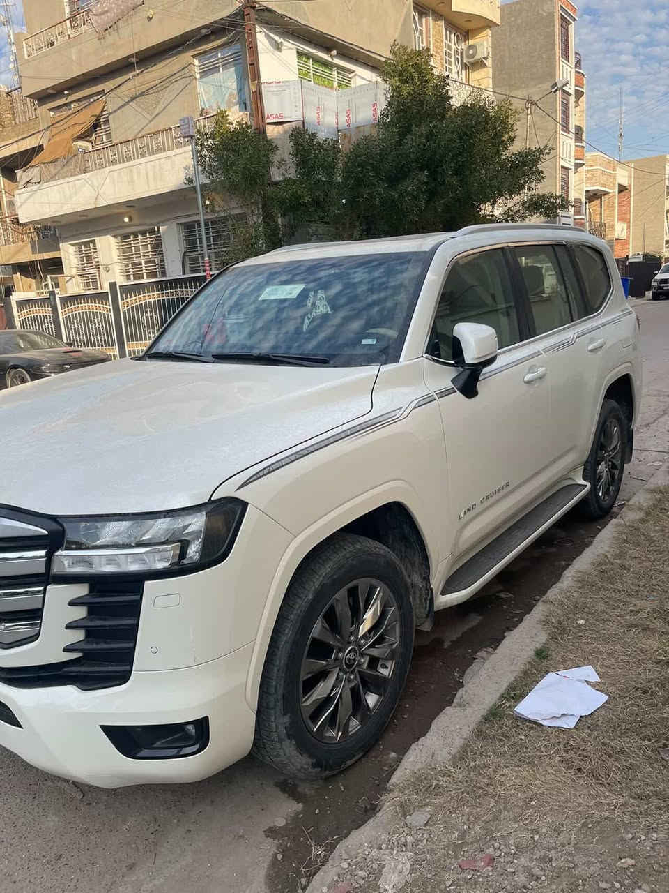 من رخصت الادمن لاندكروز ساز موديل 23 للبيع ماشيه 31 السعر 71 الف التواصل ع ***********
