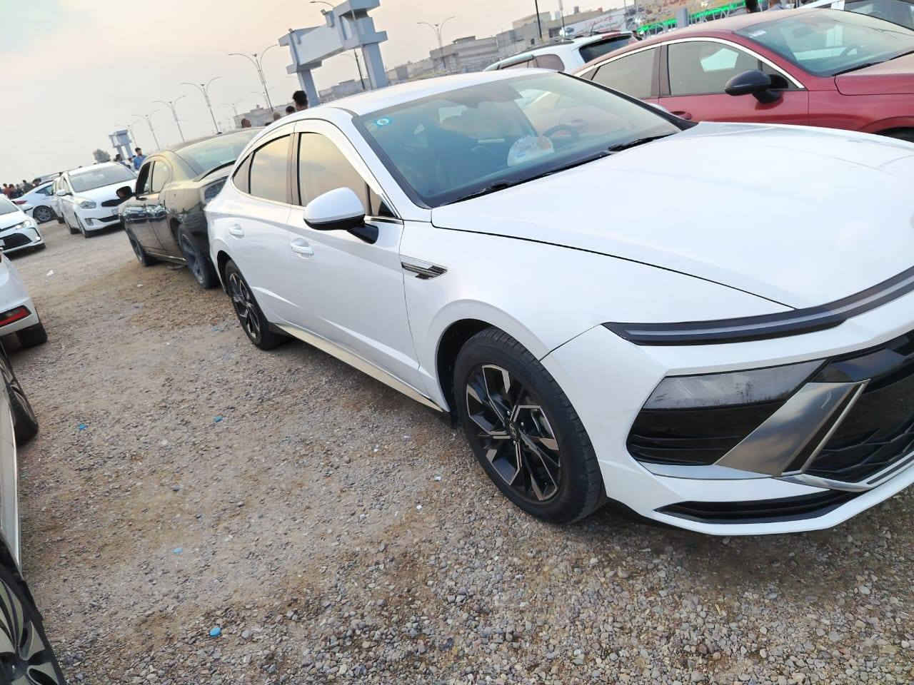 اسم السيارة : سوناتا وارد كوري غاز
الموديل : 2025 

اللوحة : رقم بصره باسمي

السعر المطلوب:180مع المجال 
تبديل قطعتين
المواصفات ............

محرك 4 سلندر 2500

دخول ذكي 

لايت زنون

تحديد مسار

رادار امامي

رادار جانبي

شاشة ديجيتل 

كامره دواره

حساس خلفي 

حساس امام 

اريل نڤگيشن

دواخل جلد اصل 

 تدفئة تبريد كشنات خلفي امامي

كشن سايق كهرباء 

شاشه كبيرة

جنطة كهرباء

بك لايت لد 

بصمة تشغيل

تدفئة ستيرن 

قياده ذاتيه على الخطوط السريعه

تحكم ستيرن

مثبت سرعه

نضام قياده ايكو+سبورت +سمارت+نورمال 

تشغيل عن بعد

تبريد خلفي

نظام تحكم 

اوتو هولد

ستيرن كهرباء

نظام ترحيب 

سستم صوت متكامل 

منافذ شحن USB Type-C

السعر 180مع المجال البسيط

*********** ابو الخصيب, البصرة
