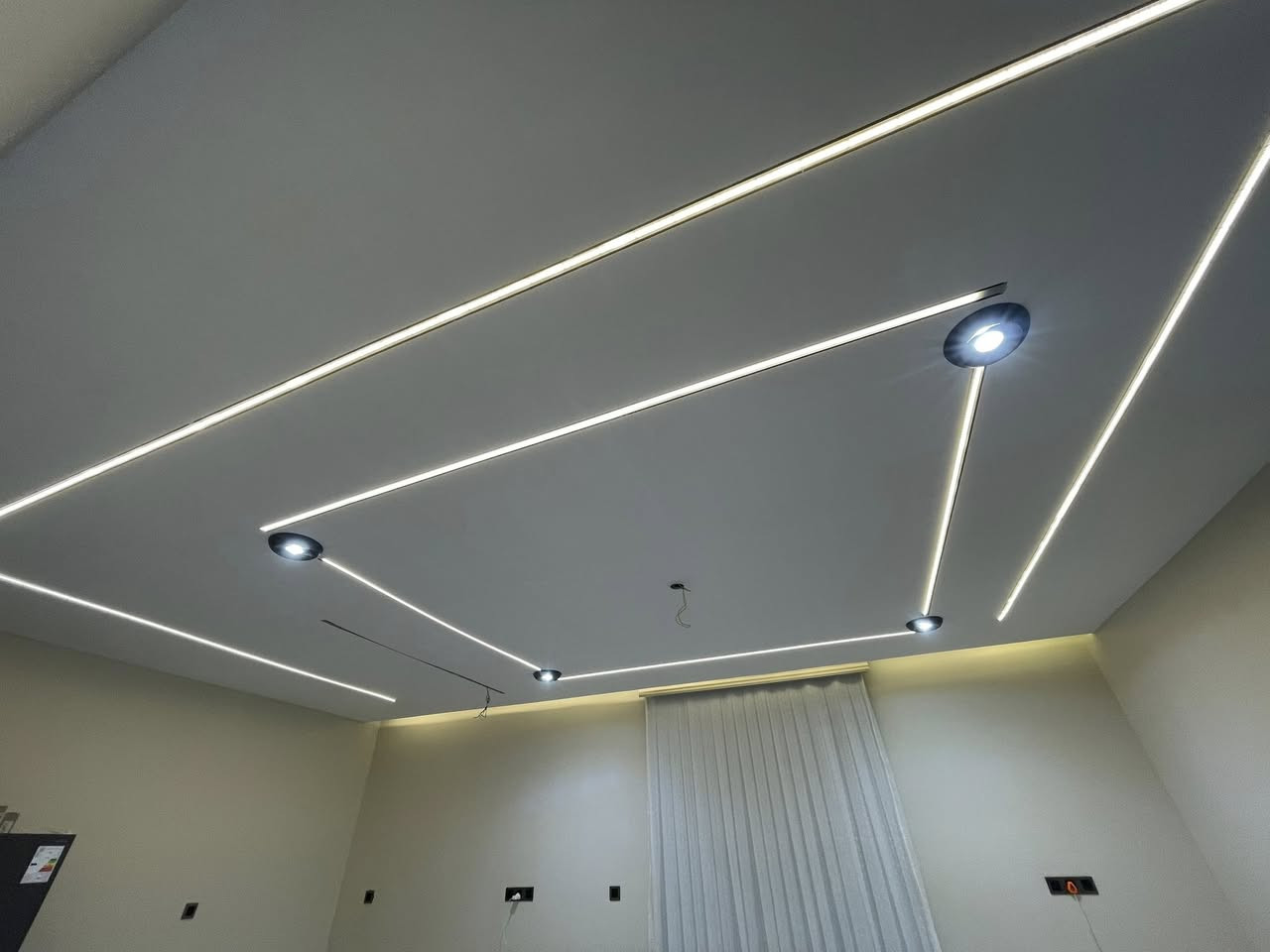 أحد أعمالنا  الكهربائيه.                  مرحله التقفيل.  ًًًً.     .   مستعدون لتأسيس.  منازل محلات شقق مباني    ‭0782 761 1473‬.  مراسله الحساب.    فيس.   وتساب

 
٠جميع أعمال الكهربائيه
 كهرباء المنازل والشقق والمحلات

١-توزيع نقاط الاناره 
٢-توزيع البرايز
٣-توزيع المكيفات
٤-توزيع نقاط الستلايت 
٥-توزيع نقاط السخانات
٦-توزيع الكاميرات
بيانو درج
