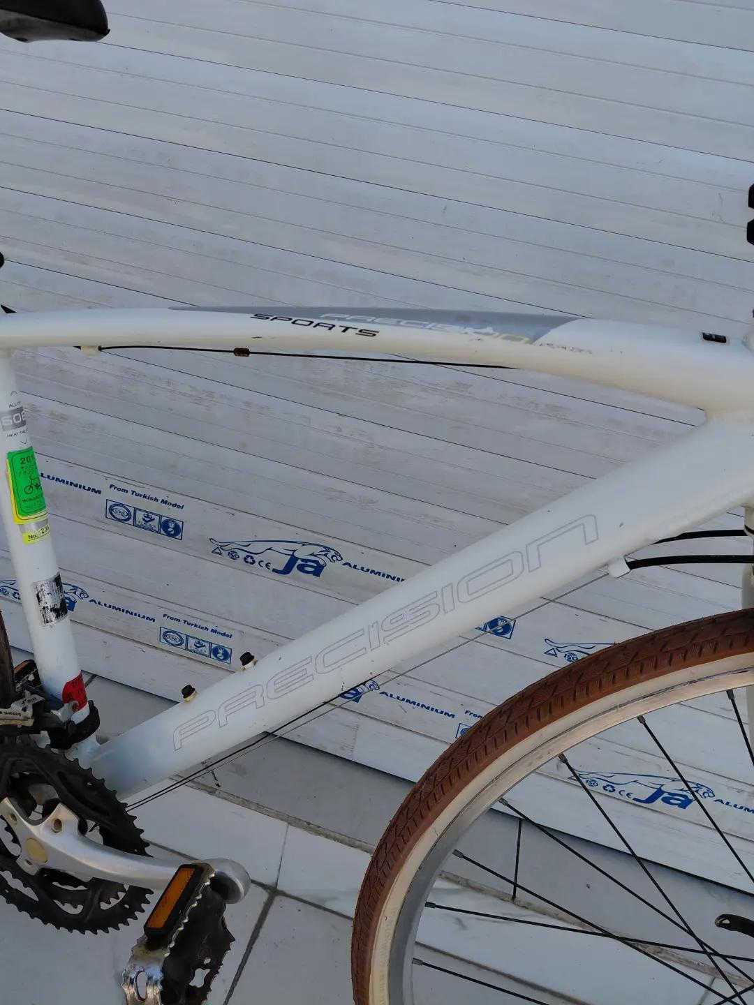 PRECISION C700 ارتفاع الفريم 46 فول المنيوم ماشة حديد 3 × 8 سرعات من SHIMANO ويالة طبقتين كمبليون تايرات 700 / 37 جاهز ومرتب السعر 165 الف شامل التوصيل    ✈يوجد توصيل لجميع المحافضات ✈ كركوك مدخل سايدين حي الاسرى والمفقودين  معرض ابو شيفان ( *********** )
