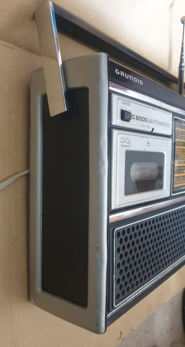 رادیو 5 موجة FM MW LW SW1 SW2  ومسجل اواکس مارکة گروندگ الالماني انتاج 1975 یشتغل 6 بطاربات حجم كبير وكهرباء 220 ڤولت مباشر جهاز نظیف وشغال بالكامل صوت عالي  وسحب ممتاز السعر واي استفسار مراسلة خاص


**إذا كنت صاحب هذا الإعلان وتريد حذفه لأي سبب، رجاءا أرسل رسالة إلى الدعم الفني**