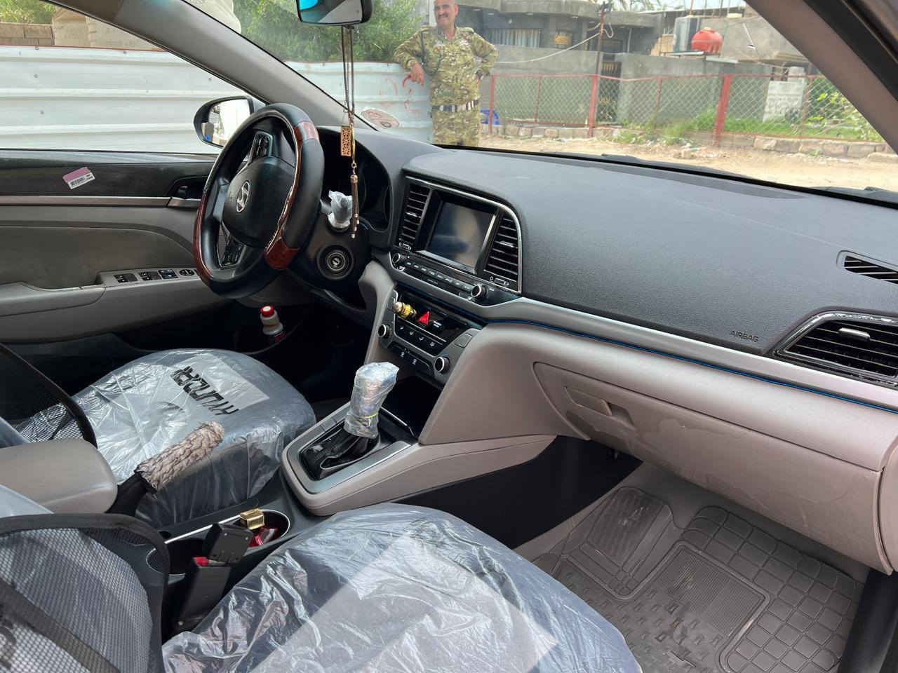 السلام عليكم
النترا موديل 17 وارد امريكي رقم سليمانيه 

السياره فول مواصفات لون فيلي السعر خاص وبيهه مجال 

واني خاد***********
