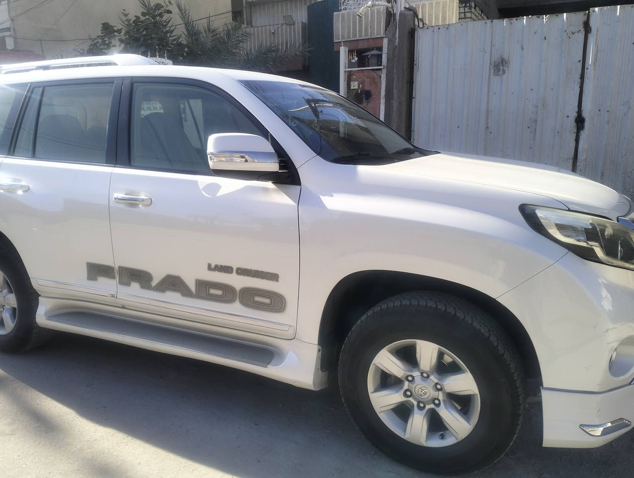 السلام عليكم اخواني
برادو للبيع 2016 كويتي دبل تانكي TXL  رقم (بغداد بأسمي) 
مواصفاتها معروفة 
فتحة سقف 
دبل تانكي
شاشة عرض 
تحكم ستيرن
مري شفط 
تشغيل عن بعد 
بصمات باب ثنائي
كامرة خلفية 
كشنات كهرباء 
والخ… 
السيارة ماشية (73الف)
مكفولة من الصبغ والضربة 
نظيفة جداً مهتمين بيها مامتعوبة
سعرها 38 قابل للتفاوض بشكل بسيط للراغب بالشراء 
رقم الاتصال***********
