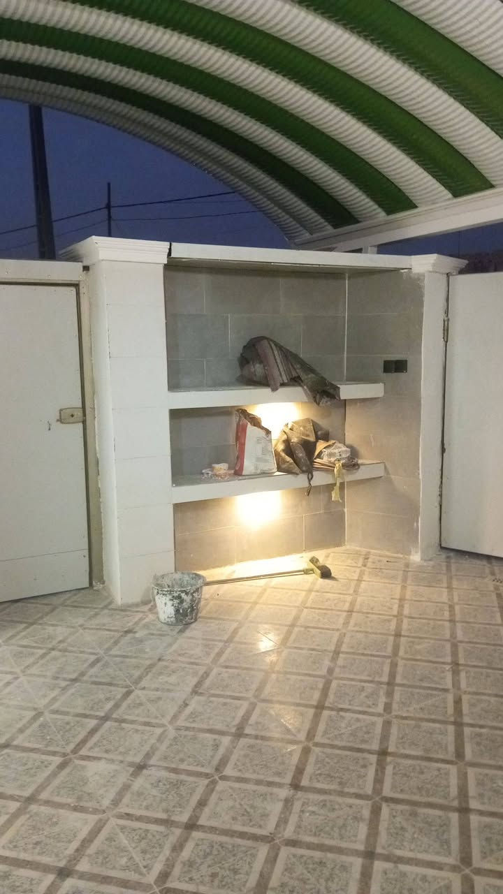 بيع مستعجل السعر 80بيت ركن حي الزهراء يم المدارس الصينيه 135 جديد غرفتين صاله استقبل مطبخ مفتوح ع الصاله كراج لسياره اساس صب والسكف اعكاده  والطابق الثاني هيكل صحيات مجموع خارجه وداخليه برسلين سقوف جمسن بورد البيت جاهز  رقم ‏‪***********‬‏
