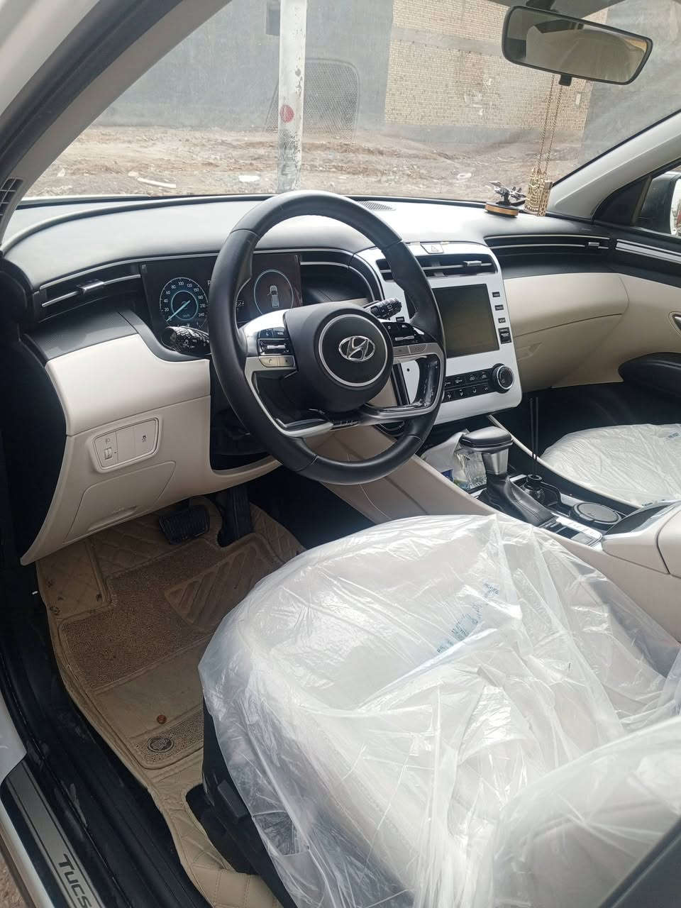 سلام عليكم توسان 2024 مفكول سياره جديد ونضيف فول مواصفات ماعده بنرامه رقم بغداد الدولي بصمه تشغيل عن بعد سياره نضيف كلش وجديد ،السعر 220 ، رقم الهاتف ***********
