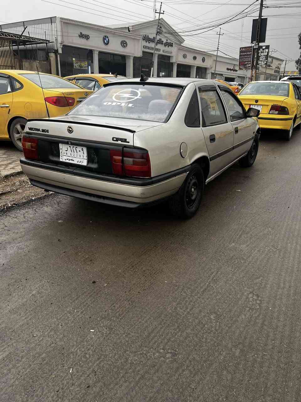 سلام عليكم عندي اوبل فكتره البيع حجم 20موديل 92  مكينه وكير تماتيك شرط رقم نينوى الماني كوربون بنزين موجود اربع تواير جدا طخم جديدمكفولة من طخه كامل   سلايت  ***********//***********
