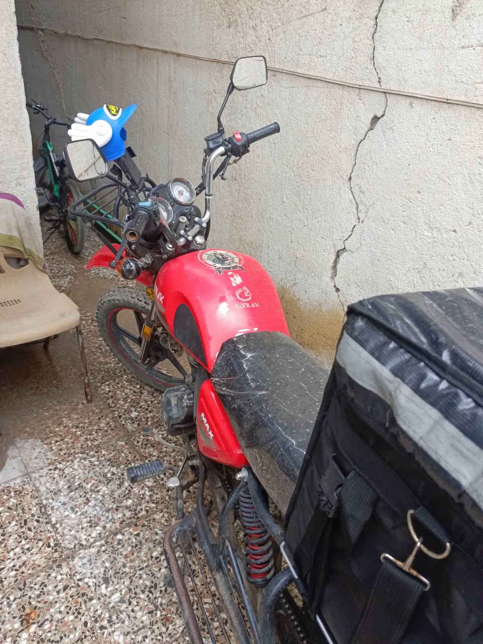 سلام عليكم 
سونللك دراجه كلشي بيها شغال 
تراي وين متريد 
اوراق ضايعه اكفلها الك قانون وعشائريآ 
والولد المنزلها من شركه موجود هم كلشي اصولي 

عنواني بغداد جديده 
***********

500 بيها مجال جدآ بسيط
