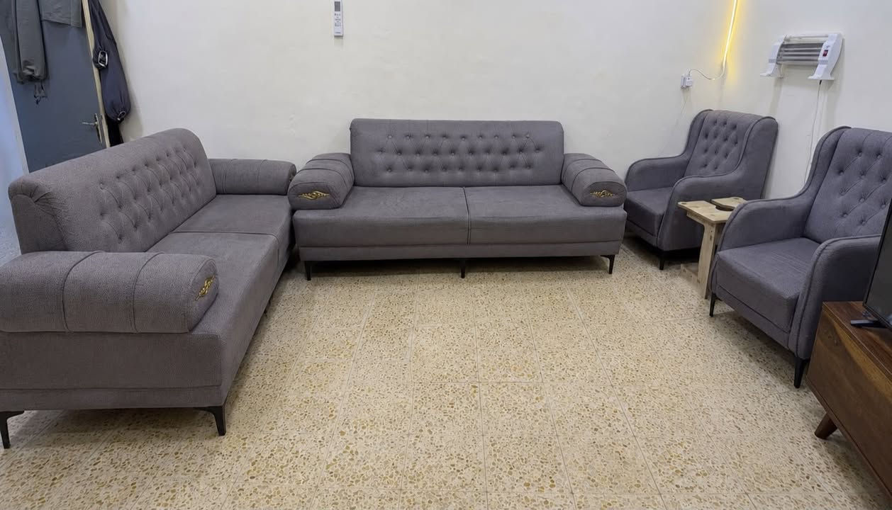 اخو الجديد استعمال قليل السعر 500 درجه أولى 7 مقاعد عنوان بغداد الاعضميه الاستفسار ***********
