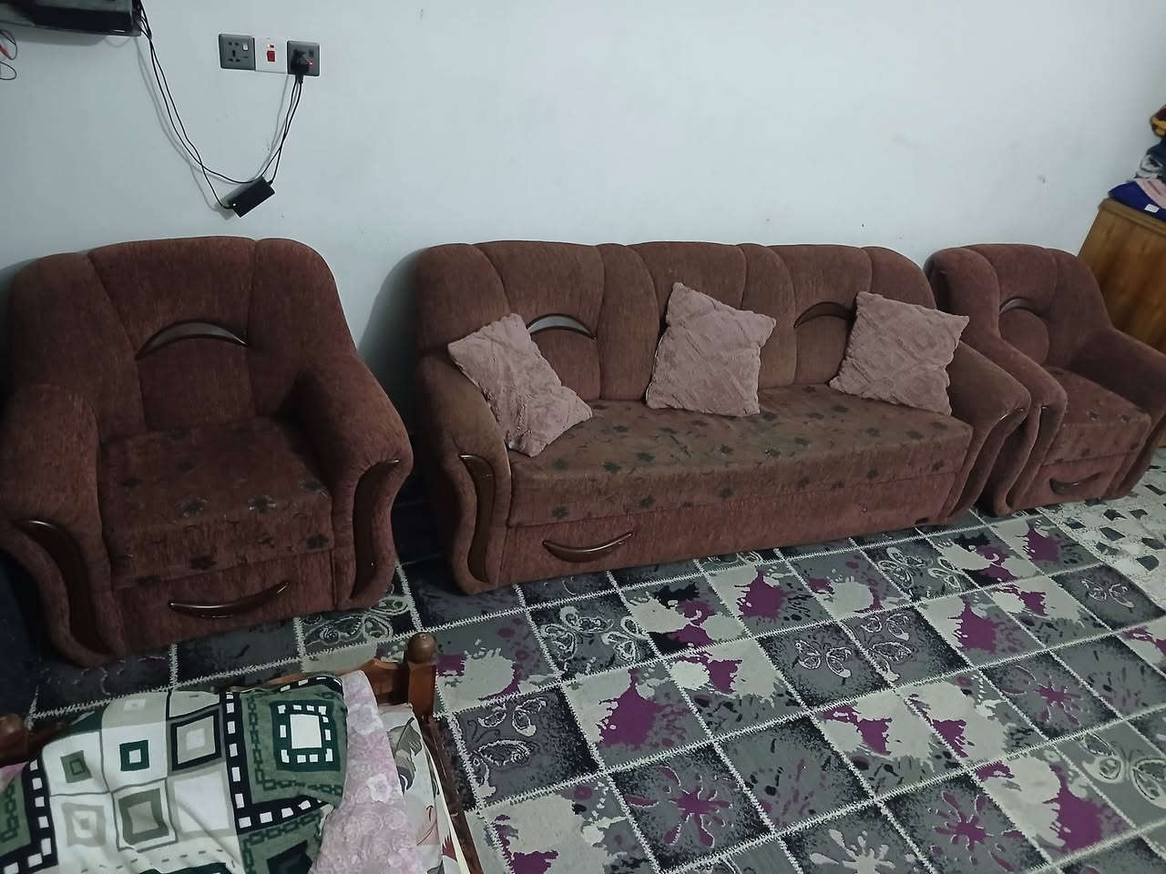 غراض للبيع مكاني بغداد الامين الثانية سكينة شارع مكاتب ***********
