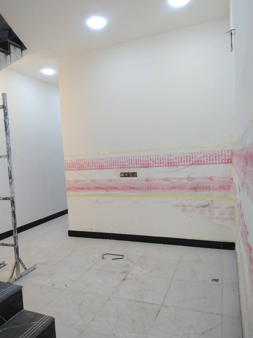 السلام عليكم

نص بيت للبيع في حي الشرطه

قرب دائره الكهرباء مساحه البيت ١٠٠ متر

البيت بناء حديث زيرو البيت بعده ما مسكون بيه سعر البيت 110 بيه مجال الشراي

***********
