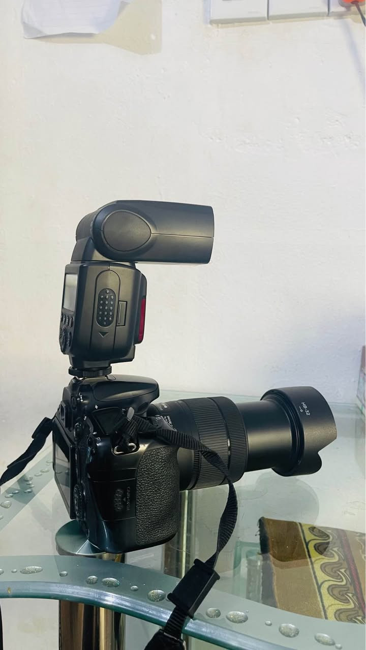 عندي كانون 70d وياها عدسه 135 اخر اصدار ام الشريحه نضيف خير من الله استعملها مره بالشهر لو ماستعملها غراضها كامله حقيبه وشاحنه وفلاش خارجي ورام وحزام وبطاريات ثنين وجلاتين Singapore


**إذا كنت صاحب هذا الإعلان وتريد حذفه لأي سبب، رجاءا أرسل رسالة إلى الدعم الفني**