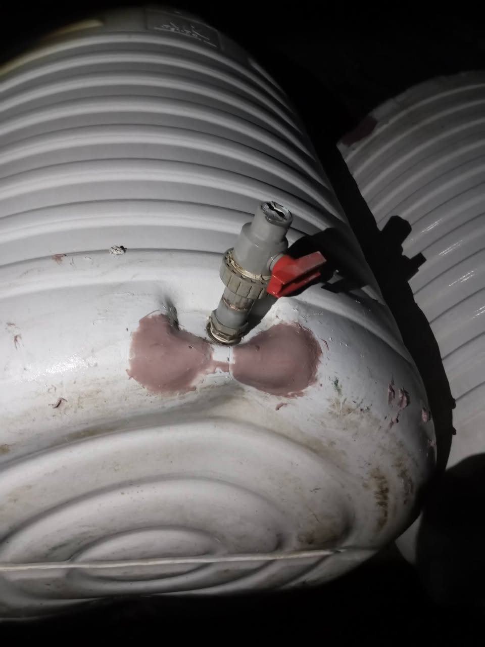 السلام عليكم ورحمه الله 
يوجد لدينا تصليح كافة أنواع التانكيات البلاستك مع ضمان سنه ملاحظه نجيك للبيت وبأي مكان للاستفسار ***********
