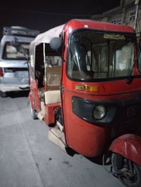 موديل 18 اوراق مكان بالحسينيه مال راشديه السعر 2900 ///07731636259