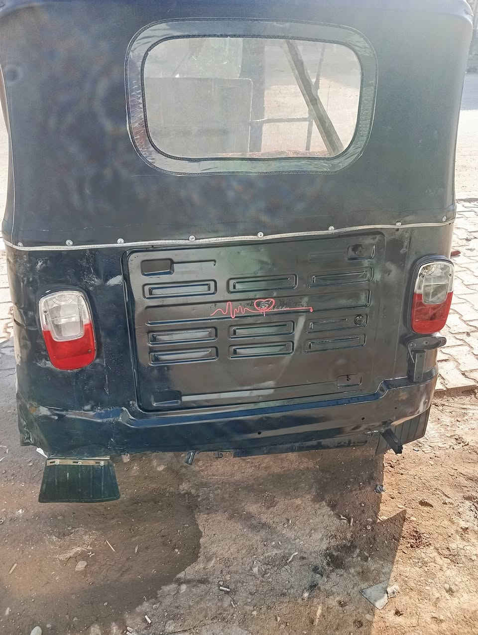 سلام عليكم تكتك 17اوراق تكتك جاهزه كبل لشارع مذب عليهه ربع كلجات جدد تجفيت جديد السعر 2250وبيهه مجال مكلف بل نشر العنوان بغداد المحموديه  رقم صاحبهه ***********
