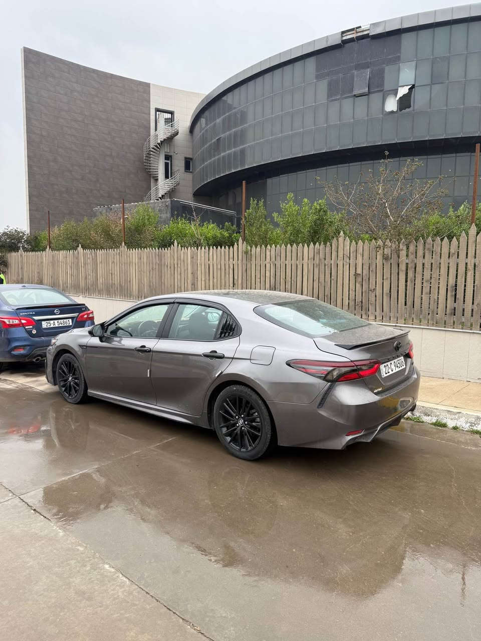 سلا عليكم 

كامري موديل 2022 se وارد كندي 
السياره بي قطعتين جاملغ وصندوق بدون ايرباك بدون دواخل كير ومكينه بشرط السياره ماشيه 60 ميل تايرات جديد ويلات xse كشنات تدفئه وبي بطاقه بانزين سنوية جديد وسيارة بسمي  
*********** كركوك, العراق
