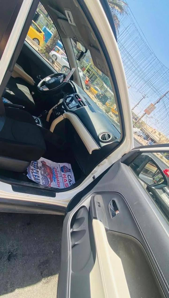 🚗 للبيع: تويوتا راش موديل 2020 (Toyota Rush ) .
• الرقم: بغداد (باسم المالك مباشرة).
• السنوية: جديدة.
• الهزة : جديدة.
: اللوحة الرقم الجديد .
 المواصفات :
•خليجي شركة SAS
• منظومة غاز ألماني غير مستخدمه 
• المحرك: ، 4 سلندر (اقتصادية جداً).
• عدد المقاعد: 7 مقاعد (3 صفوف) - سيارة عائلية بامتياز.
• : تشغيل بصمة، تحكم ستيرن، تكييف مركزي 
: حساسات خلفية، أضواء LED، ويل كب 
• السونار مرفق مع الصور داخل المنشور 
📍 تفاصيل البيع والموقع:
• الموقع: بغداد - حي التجار.
• السعر: 125 ورقة ، وبيها مجال بسيط للجادين.
• للتواصل والاستفسار: ***********
