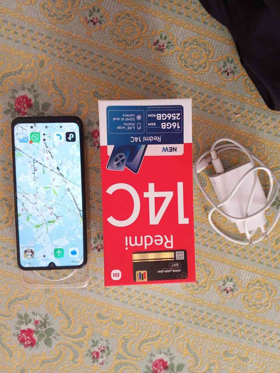 جهاز للبيع ذاكرته256 والعشوايه16 جهاز جديد سعر150وبيه مجال
‏‪***********‬‏
