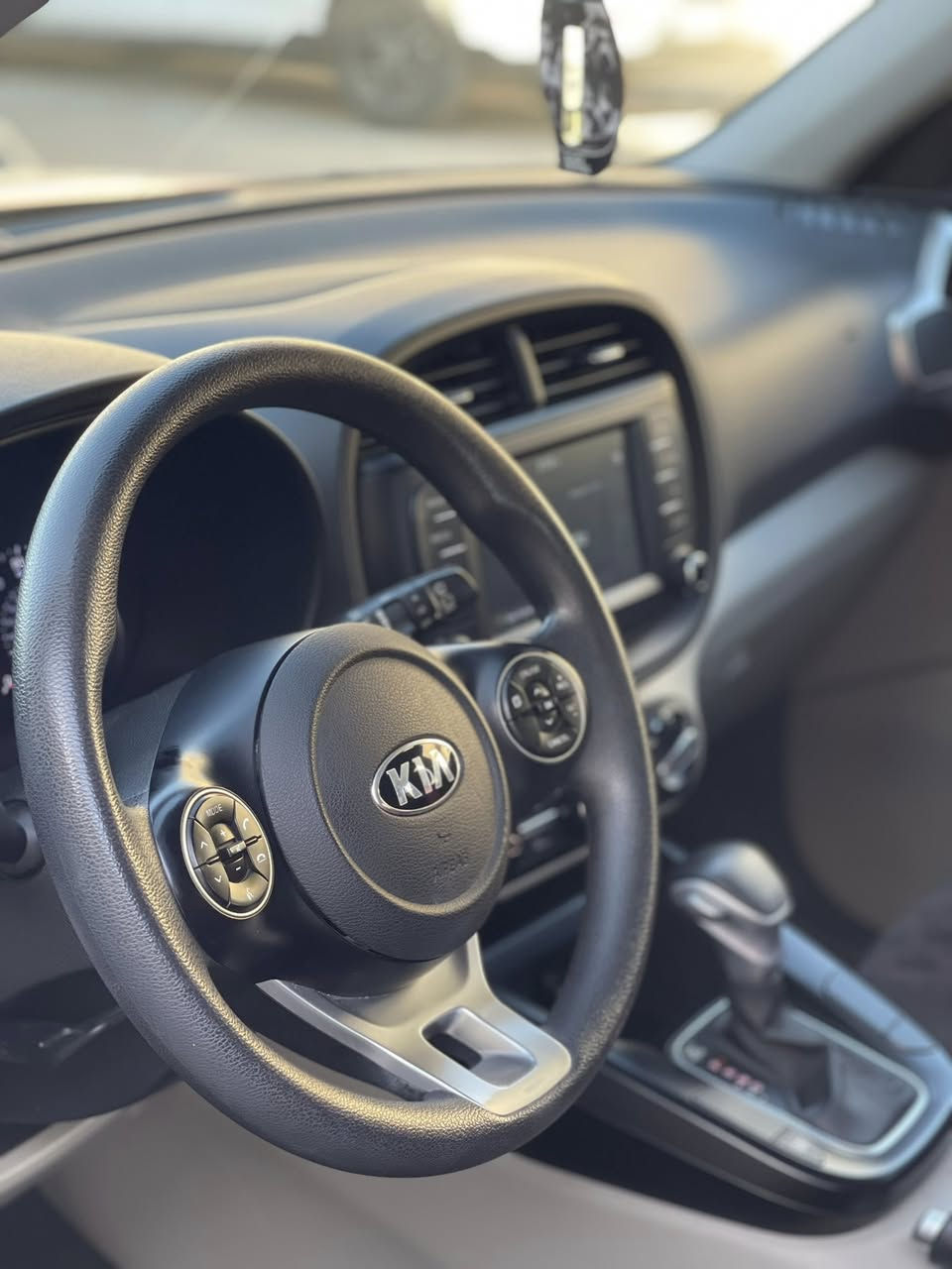 كيا صول موديل 2021 السيارة ماشية 24 الف  فقط
السيارة كاملة مكملة من دون اي نقص 

رقم بغداد بسمي 

ســعــر👾 ::  145 $  وبي مجال للشراي  

مواصفات السيارة

فول تحكمات ستيرن

تحديد مسار

شاشه جبيرة

كامرة دوارة

3 انظمة قيادة

حادث بنيد فقط 

رقم صاحب السيارة 

‭ ***********
