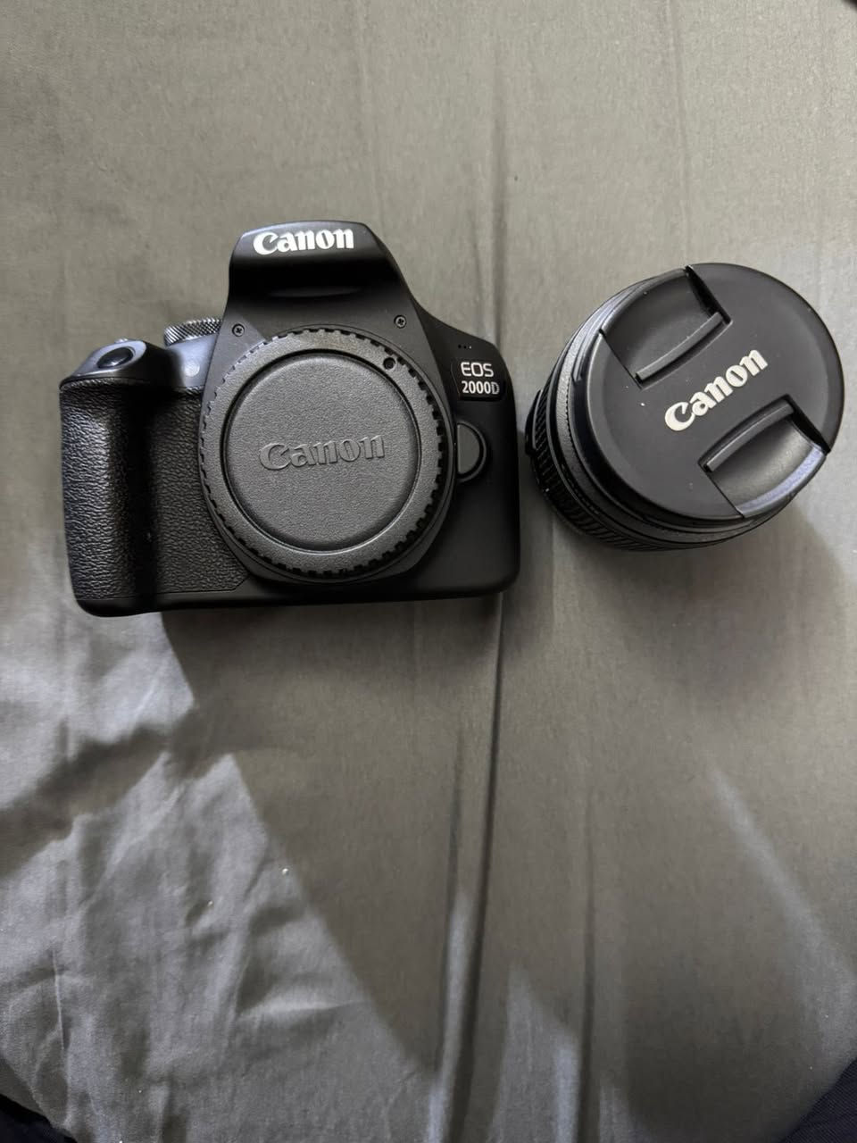 Canon 2000d
Ef-s 18-55 عدسة 
نضافة %100
تجي ويا كامل ملحقاتها من 
بطارية- والحافضات - والاكياس - والوايرات الشحن - وويه الاستاند الكتف 
ومع الضمان 
الكامره wifi 
السعر // 320 وبي مجال للشراي 
لا يوجد توصيل 
مكاني// بغداد - البيجيه - مقابيل مدرسة عمار ابن ياسر 

رقمي // ***********
