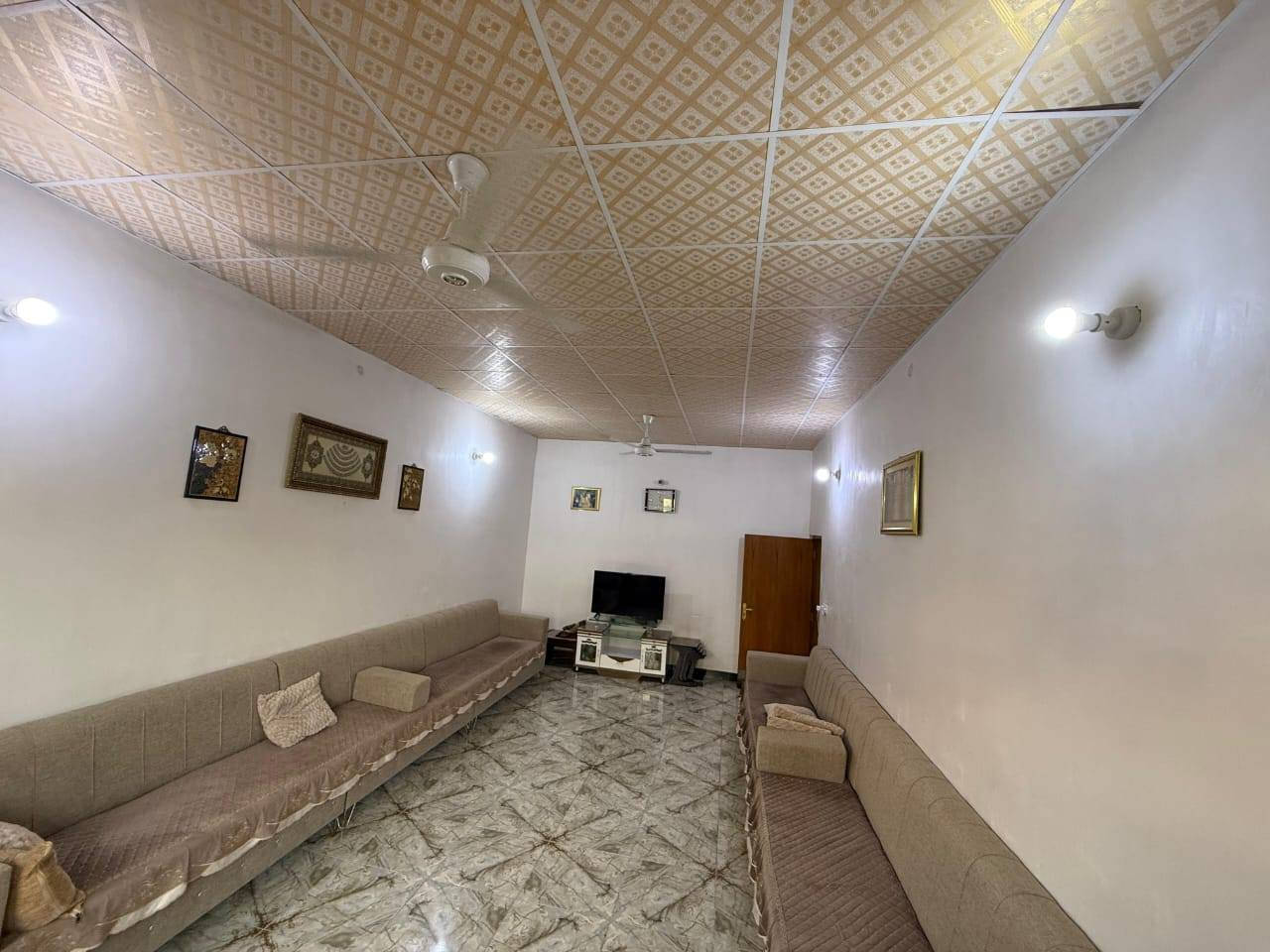 اللهم صل على محمد وآل محمد
#مكلف نشر
دار للبيع في منطقة الحديد طابق ونص ملك صرف مساحة الدار( ٣٢٥متر) ركن قرب المدرسة الصينية  الطابق الاول يحتوي على استقبال ٤×٧ م ومطبخ ٤×٥م و يحتوي على ٢ غرف نوم ٤×٥  تحتوي على ٣ صحيات الطابق الثاني يحتوي  على٢ غرف نوم ٤×٥ مع صحيات قرب شارع ٤٠ للاستفسار ***********
***********
#بيوت #عقارات #بيوت_للبيع #شراء_عقارات
