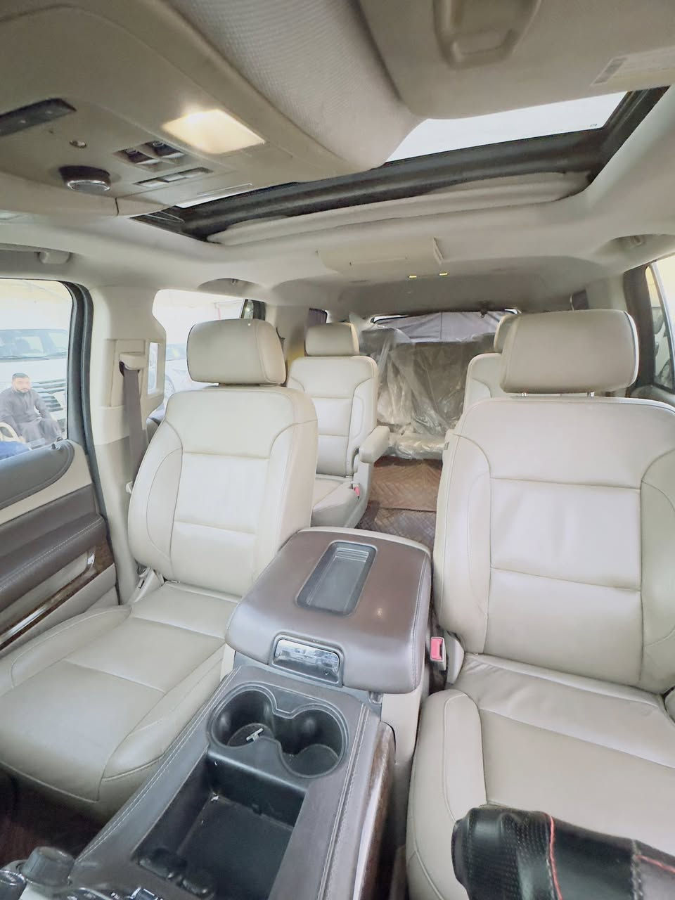 سلام عليكم
تاهو موديل 2018 

مواصفات LT

رقم بغداد 

ضرر ثلاث قطع فقط بدون دواخل 

سياره باسمي تحويل ثاني يوم 

لرقم هاتف ***********
