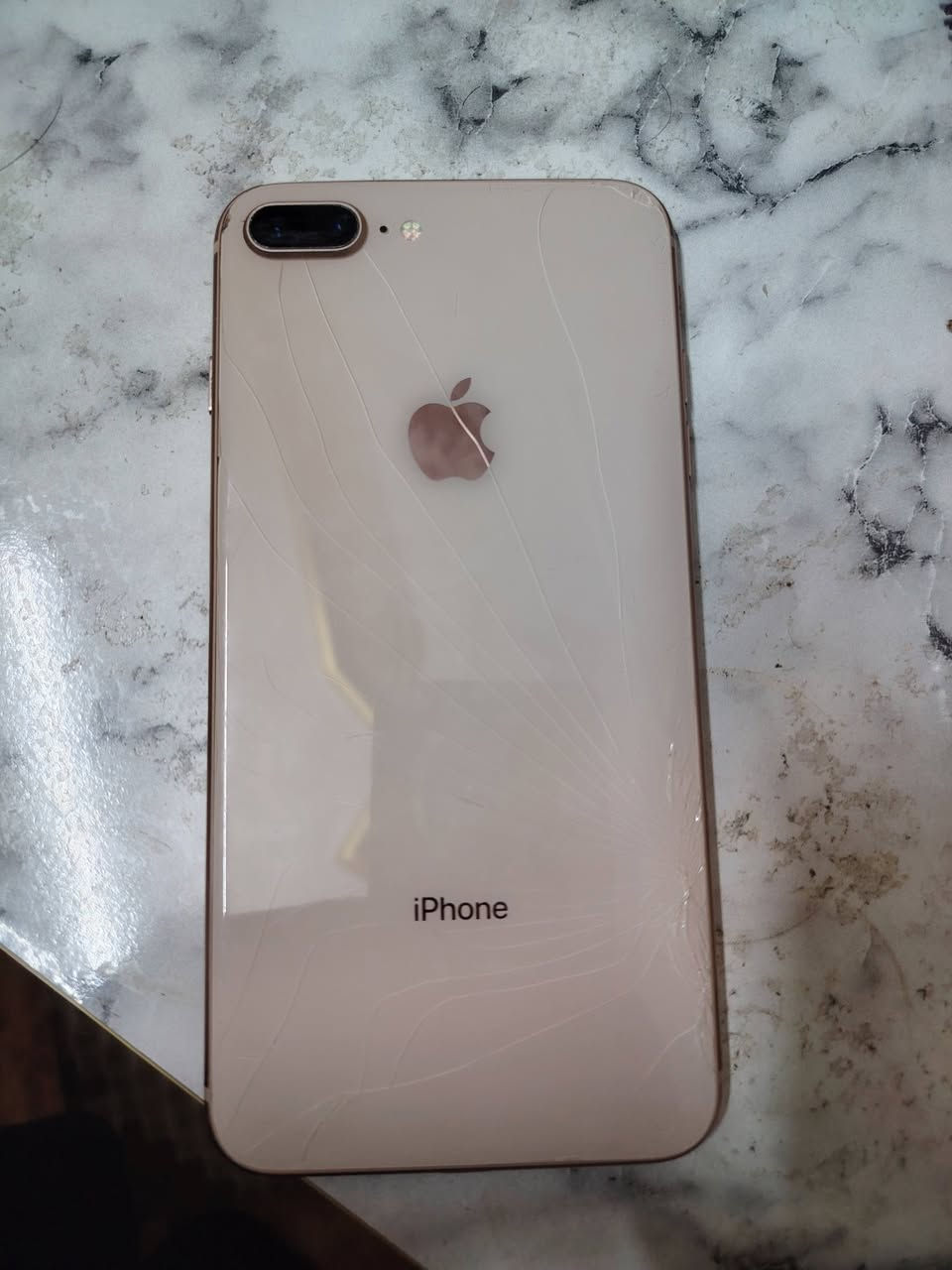 8 بلاص للبيع بي كسر بل شاشه مثل ما موضح او كسر بل جام الخلفي للتواصل عل رقم...***********
