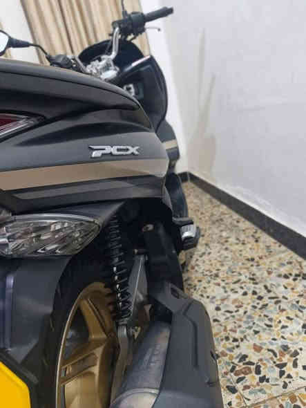 سلام عليكم PCX خمسينيه جيل اول ياباني ☑️ 

كفاله عامه كفر ومكينه بلادي 

حساس ستان ☑️ 

مكينه 125  ☑️  

حساس زدحام ☑️ 
سعره 12 مكاني مدينه الصدر الحبيبيه ***********
