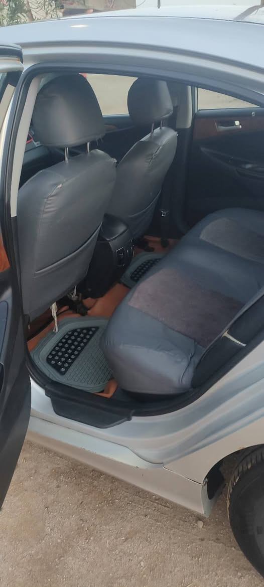 سوناتا موديل 2013 حرة بأسمي سنوية مجدده ٢٠٢٨ تبريد تدفئة كهربائيات كلها شغالة
بيها ضربة بالجاملغ الايمن الامامي  لايت زنون اشارة بالمري 
السعر 100$ وبيها مجال 
البصرة شط العرب الجزيره 
***********
