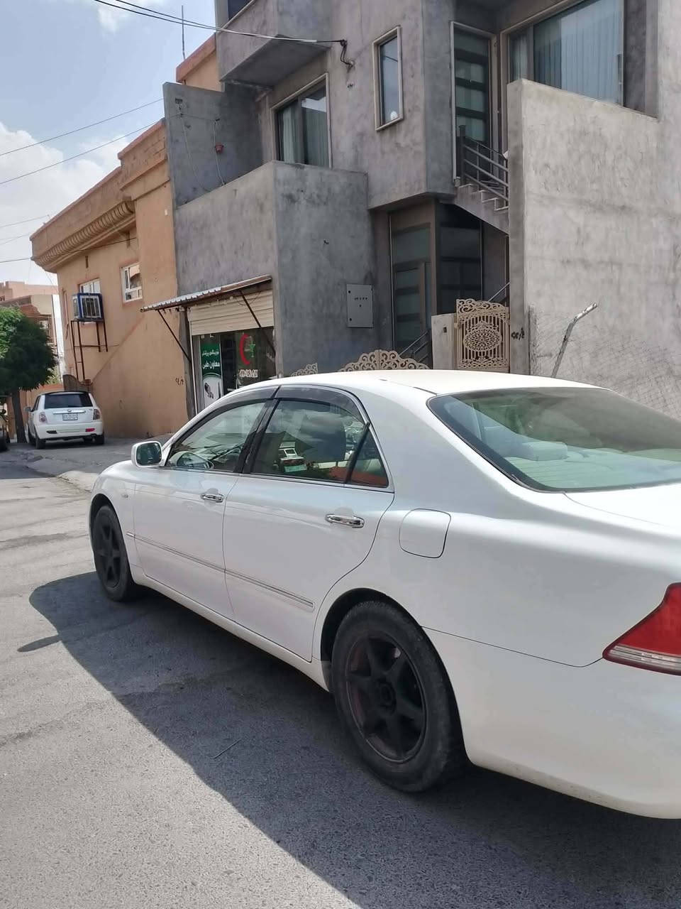 2004
180گێڕ و مەکینە بچوک
پێشی قرچێکی بچوکی هەیە
سەیارەکە سویچە
بڕاوەیە
بیلاد شاشەی
سەیارەکە فول فول عادیە
سەیارەکە کۆدی هەیە بە ناوی خۆمانۆیە
کامل مەسرەفە
هەموگیانی بە شەرت    ***********   *********** سعری 46

