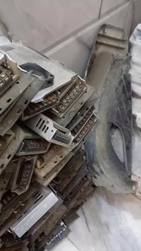 هذني للبيع بيهن يشتغل وبيهن لا اليحب يتواصل على الواتساب بسعر مناسب  ٠...