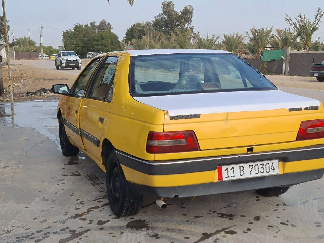 السلام عليكم
بيجو 405 للبيع موديل 2012
السياره جاهزه كير محرك تبريد خير من الله تخم تاير 
بدون اي خياسات سنويه لل 30 رقم بغداد 
العنوان بابل جبله 
السعر ٢٨ وبيها مجال 
للاستفسار 
***********
