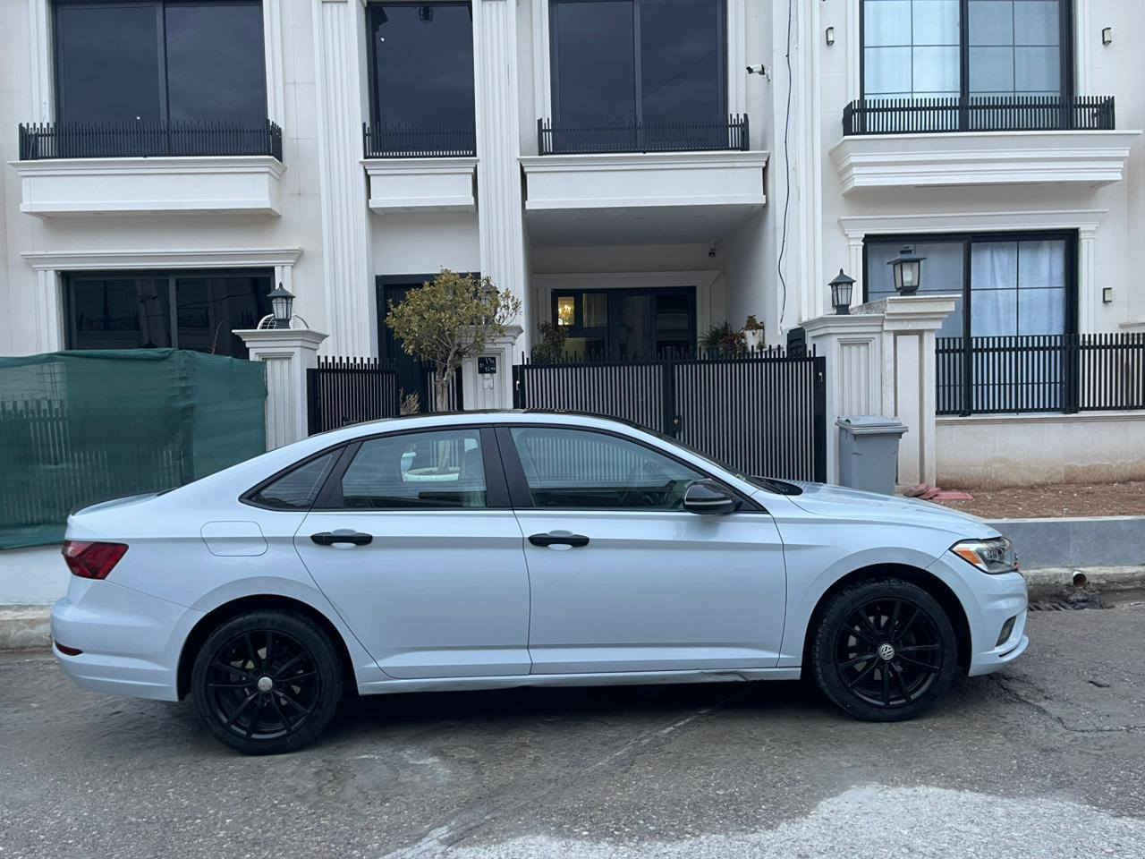 جيتة مؤدئل ٢٠١٩
٢ پارچةي هةية بةبئ داخلي
پئشو پشتي كةپسة یةك دينار سروفي نية
هةمو شتي بةشةرتة
تةبريد تةقة رةقة زؤر خاوينة
٤ تايةو ويلي لؤكي گؤلفي لةسةرة 

*********** أربيل, العراق
