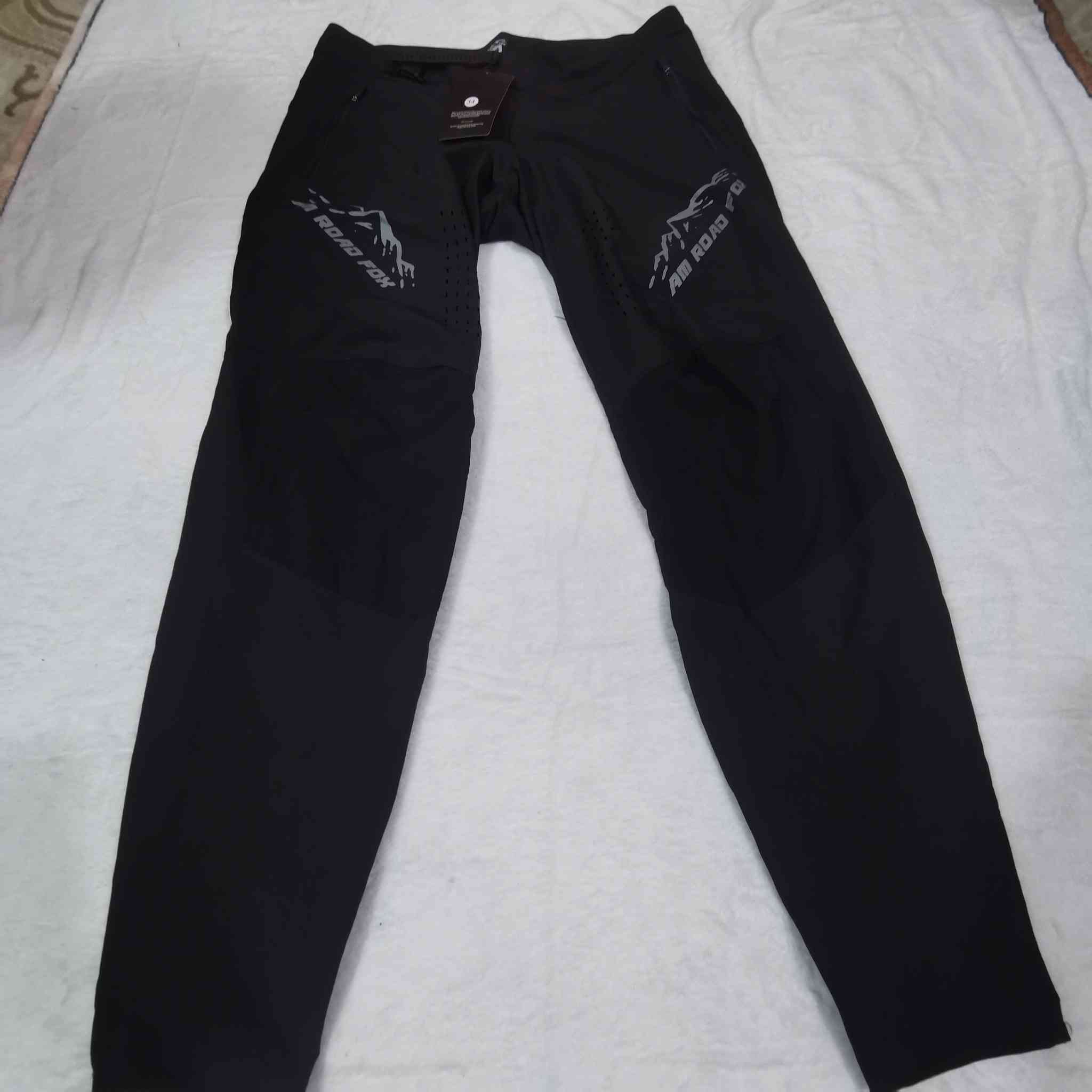 هذا هو بنطلون AM Road Fox المخصص لركوب الدراجات الجبلية (MTB) والدرجات النارية سعره مع توصيل ٢٠ الف


**إذا كنت صاحب هذا الإعلان وتريد حذفه لأي سبب، رجاءا أرسل رسالة إلى الدعم الفني**