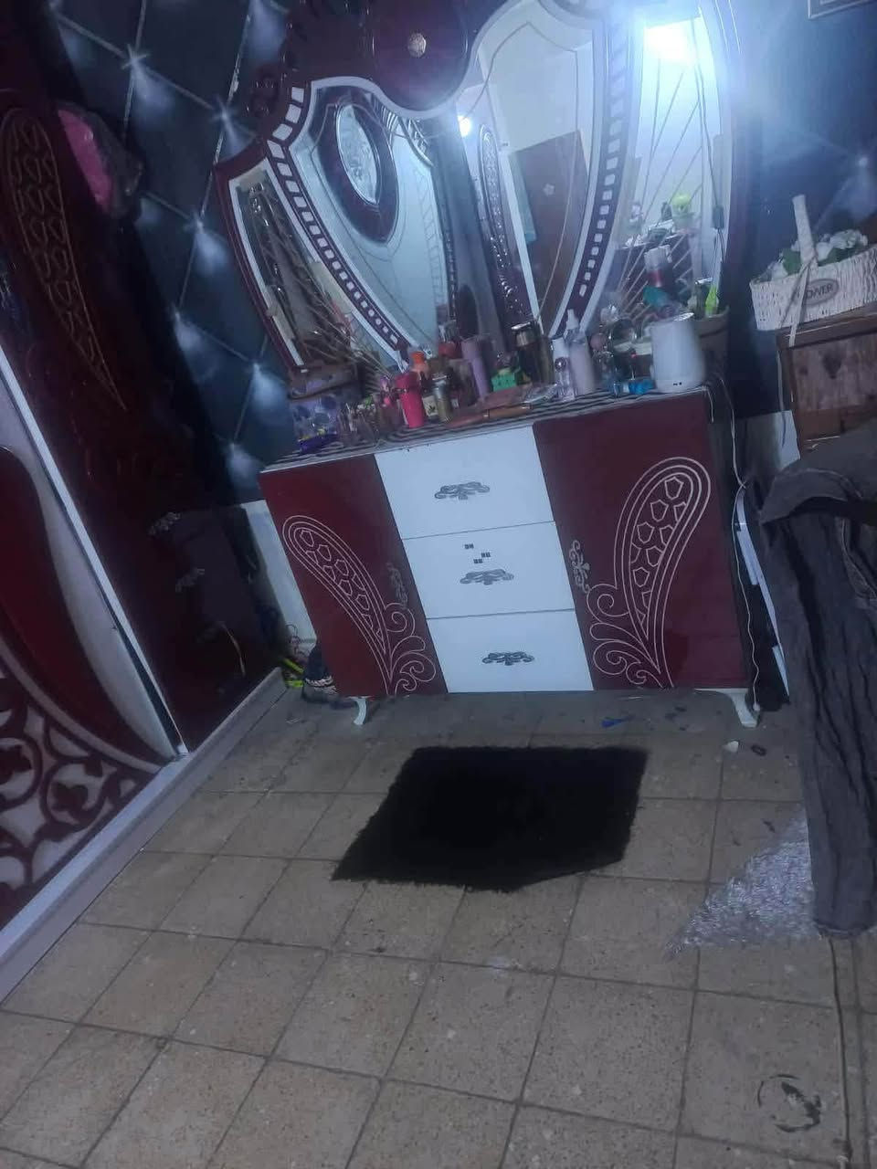 سلام عليكم غرفه نوم للبيع تركيه استعمال قليل  9قطع  بدون دوشك السعر ب600 وبيه مجال مكان بغداد البياع حي الرساله الهاتف ***********بي وتساب اتصال شوكت ماتريد
