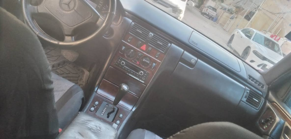 من رخصت مدير الكروب مارسدس ام عيون موديل ١٩٩٨ رقم انكليزي  سيارة ابلدية مكينة كير كلة ابلد محرك ٦ سلندر سعر مناسب ٦٠ اوبهة مجال سيارة جاهزة مكان بغداد *********** غير متواجد عل فيس
