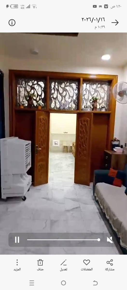 بيت للبيع 100 متر جديد ثاني بيت عن شارع المجمعات الرئيسي مجاور اسواق مول الاميرات طابق اول يحتوي استقبال وصالة ومطبخ وطابق ثاني يحت
وي غرفتين وصالة يباع مع الاثاث ب150 للتواصل *********** النجف, العراق
