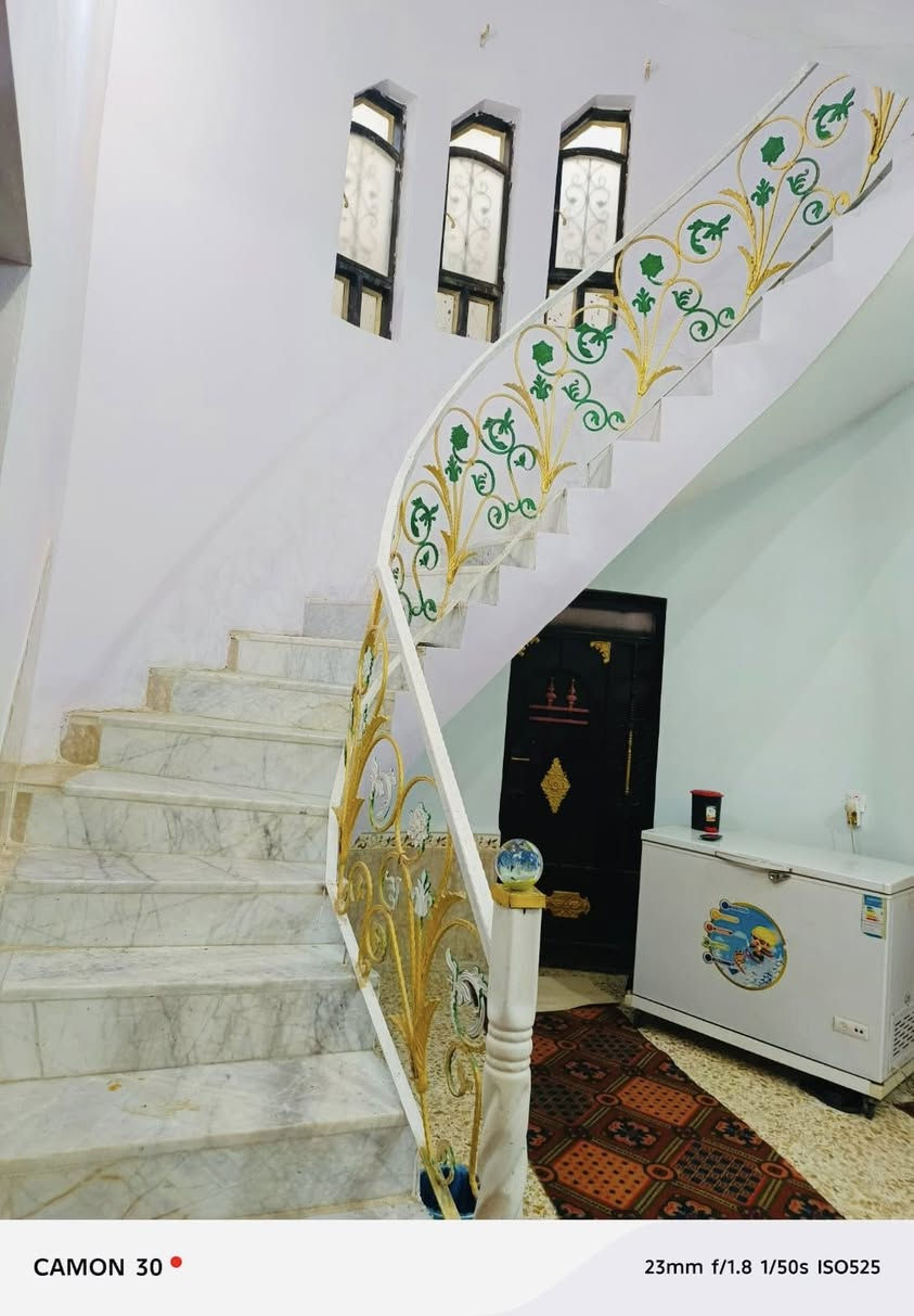 (#أَعَــــــــــــــــــــلَأَنَ) 
   ((#مكتــب_شمــس_الباحــث_للعــقارات_السماوة))

دار للبيع ▪️ في منطقه ال 36   

المساحــه ▪️225m  

 يتكون من غرفتين   نوم صاله استقبال  مطبخ ومجمعات صحيه 
بناء سنه 2022 قرب مدرسه البيت العتيق    

لمعرفه السعر اكتب يالله او تم توصلك كل التفاصيل 

#حاب_تعرض_عقارك_كل_ماعليك_مراسلتنا_على.          _الخاص_أو الأتصل_على_أرقام_المكتب https://www.facebook.com/shamsalbhith?mibextid=LQQJ4d

     شمس الباحث للعقارات السماوة 
                       بأدارة    
             ابو مؤمل الفرطوسي      
                  ***********      ***********

(🌹#شعارنا_الأمانة_والثقه_والأخلاص_في_العمل🌹)
