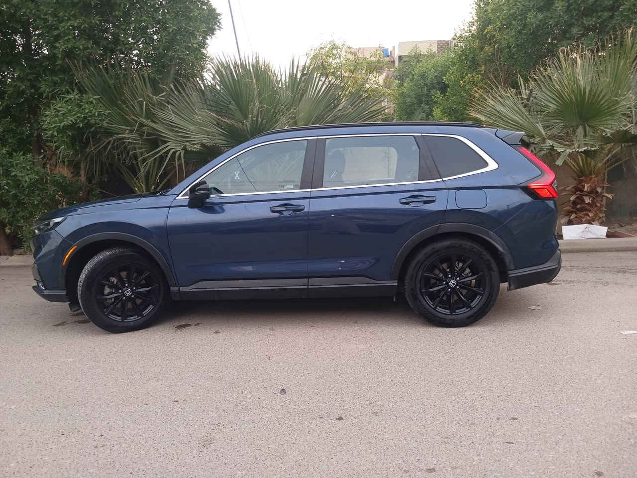 السلام عليكم... للبيع او مراوس 
هوندا CR-V  2023 Hybrid 
رقم بغداد مواصفات سبورت حادثه موضح بالصوره بنيد وقبق صندوق بدون شواصي بيه بارد شويه السياره جاهزه من كلشي مرقمه بغداد ماشية ٤٢ ألف 
ملاحظة عالسعر القديم لان هسه كل يعرف شكد كمركه 
السعر ١٩٣ ورقه 
للإستفسار ***********
بغداد الدورة
