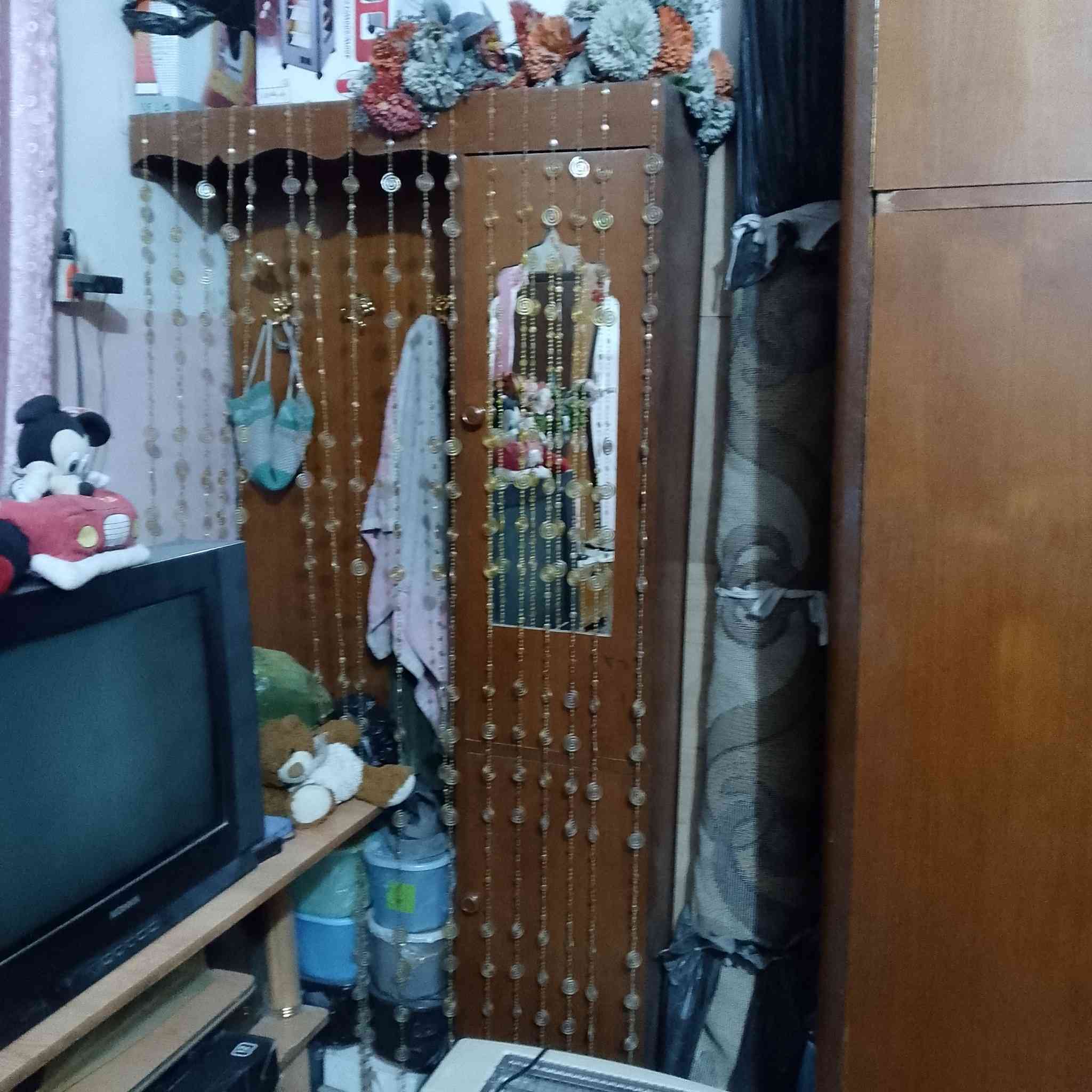 السلام عليكم غرفه للبيع  نضيفه  ***********
