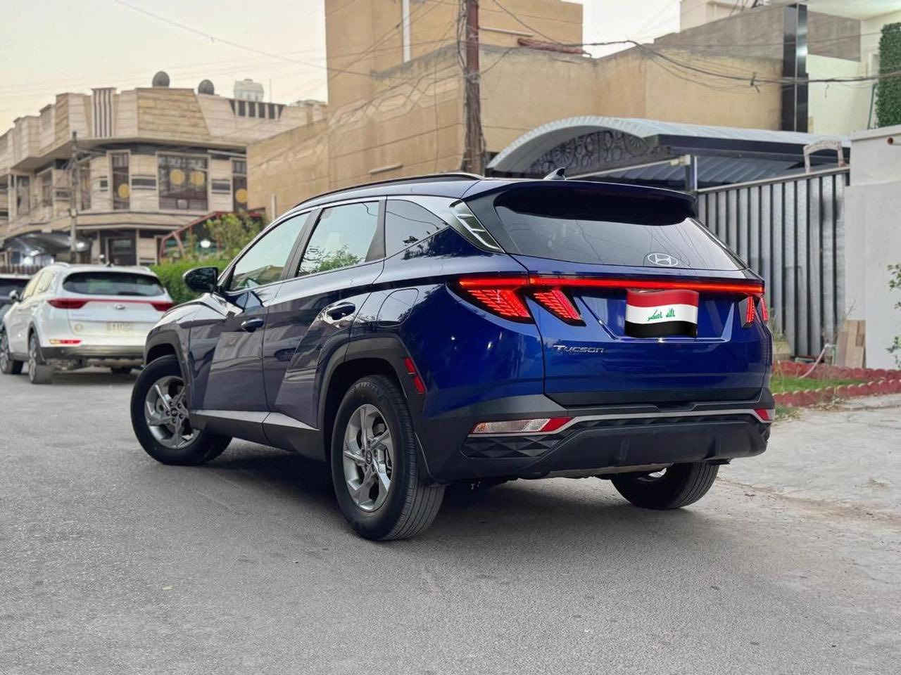 السلام عليكم 
توسان 2023  امريكي اخت الكلين  
رقم اربيل 
هزة جديدة  تحويل ثاني يوم
محرك 2500 
بصمات عدد ٢

محرك كير كهربائيات صدر كلها بلاد و100% 

حادثها جداً بسيط وموضح بالصور  ( دواخل شواصي لغود كله مكفول )  
باب السائق بيها طخة بسيطة هنا بغداد موضحة بالصور
والسونار كذلك موجود

رادارت 360 (امامي خلفي جانبي) - تشغيل عن بعد  - نقاط عمياء - قطعتين تبريد - شاحن وايرلس لاسلكي  - صندوق كهرباء - تحديد مسار - تدفئة كشنات - كشن كهرباء - اوتو بريك توقف ذاتي امامي خلفي عند الاقتراب من اي جسم ( مانع تصادم ) - بصمة تشغيل وابواب - دخول ذكي -  اوتو هولد - اوتو ستوب - ثلاث انظمة قيادة - قيادة ذاتيه  - مثبت سرعة - اشاير بالمري -  شاشة كبيرة تدعم كار بلي + اندرويد اوتو - وبعد بيها هووواي مواصفات 

‌‎السيارة جديدة بمعنى الكلمة وبالواقع بعد احلى وكلشي بيها ع وضع الشركة وجاهزة بدون اي نقص حتى الدهن والفلاتر مبدل جديد  

ماشية 53 ميل 
السعر198 وبيه مجال قليل  
مكانها الدورة 
***********
وكل التفاصيل مذكورة بالكامل
