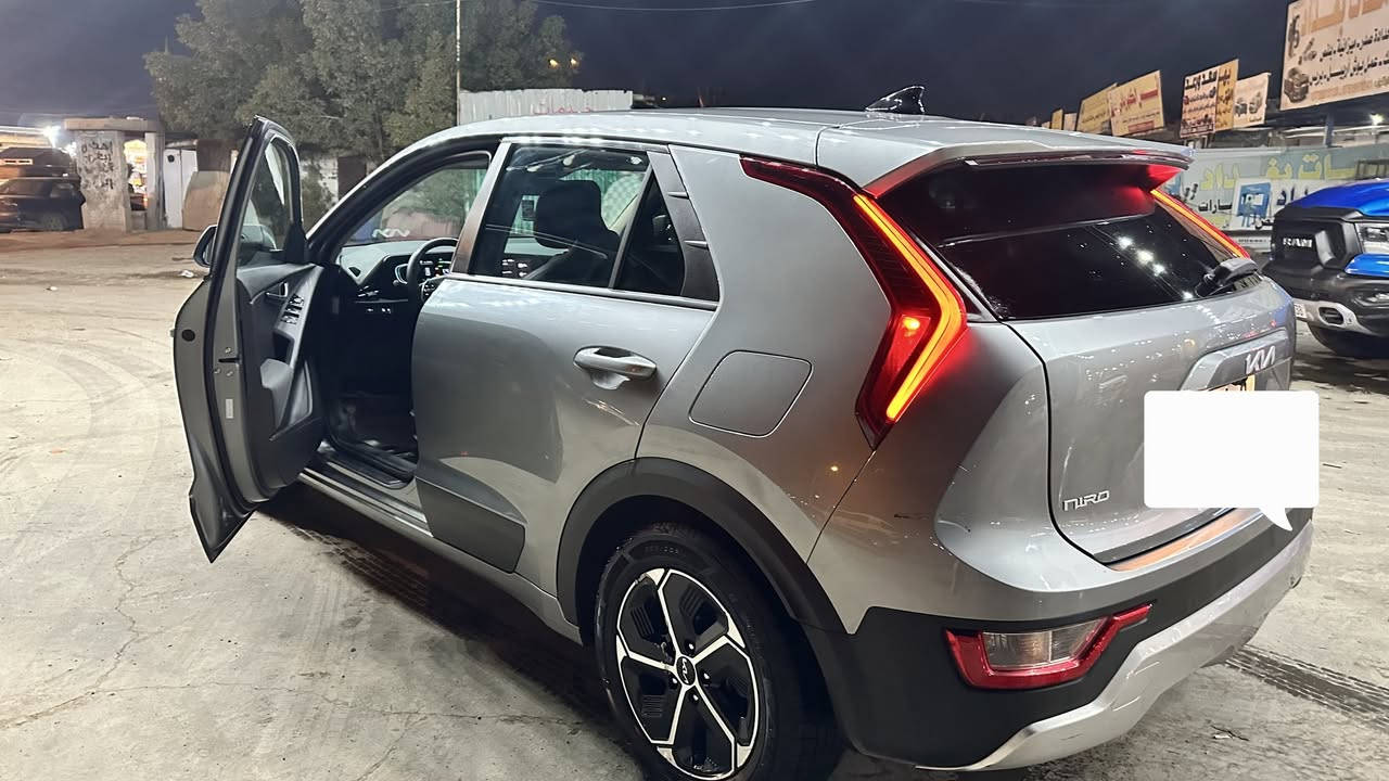 كيا نيرو هايبرد 2023
السيارة حلوة وواسعة كعدتها ومريحة 
اقتصادية جدا سواء سفر او داخلي 
التفويلة تطول عندي قريب الشهر 
ماشية 64.000 قابل للزيادة 
وارد امريكي حادثها جاملغ ايسر 
مبدل جاملغ ودعامية 
مكانها بغداد الكرخ  حي العدل  
ايرباك سليم 
السعر 143 بي مجال بسيط للشراي
للتواصل ***********
