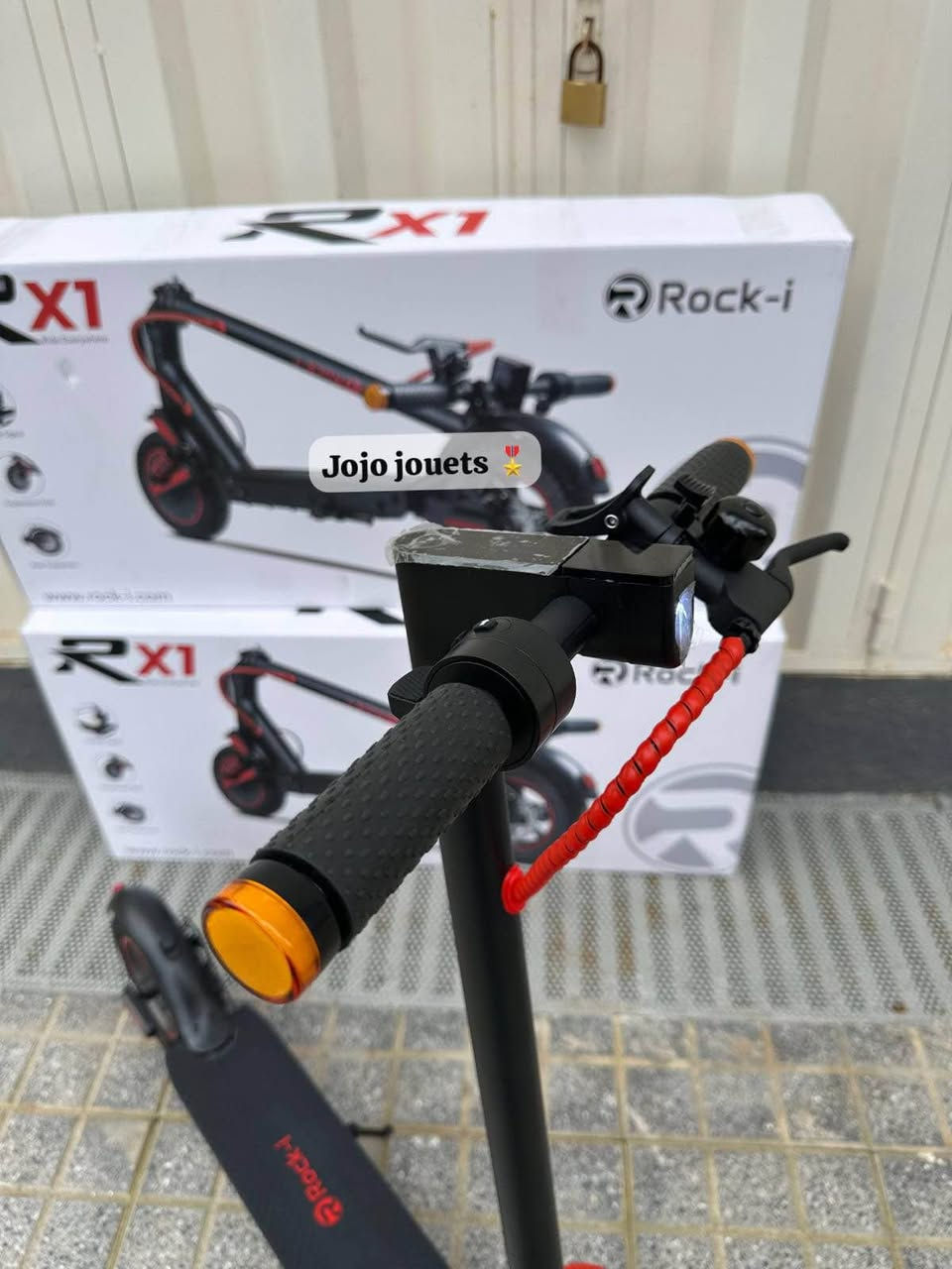 Trottinette Électrique ROCK-I RX1 ⚡️

✔️Batterie lithium 36V10.4Ah.
✔️Moteur Arrière Puissant 700W Max. 
✔️Autonomie *30KM*Max. 
✔️Vitesse maximale : 38 km/h Max. 
✔️Double Amortisseur Avant et Arrière. 
✔️Accélérateur a la main. 
✔️3 Mode de vitesses. 
✔️Démarrage avec bouton. 
✔️Frein Disque arrière. 
✔️Frein Avant électrique. 
✔️Roues Pneu Gonflable 10 Pouces.  
✔️Clignotant Gauche et Droite 
✔️Lumiere LED avant et arrière. 
✔️Étanchéité IPX5. 
✔️Trottinette Pliable. 
✔️Écran LCD. 
✔️Klaxon. 
✔️Tranche d'âge : Adulte 
✔️Poids : 15Kgs
✔️ Capacité de charge : 120 Kgs.

‎📦🚚التوصيل مجاني لجميع المدن مع الدفع عند الإستلام. 

GARANTIE 3 MOIS✅
‎الضمان 3 أشهر ✅ الدار البيضاء, المغرب


**إذا كنت صاحب هذا الإعلان وتريد حذفه لأي سبب، رجاءا أرسل رسالة إلى الدعم الفني**