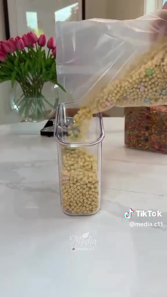 يا هلا عيني زبائن مجمع الربح البسيط الكرام..
لأن عزل المطبخ وترتيبه هو سر راحة كل ربة بيت، جبنالكم الحل الأنظف والأرتب!
وصلت وجبة جديدة من علب الحفظ الأكريليك.. شكلها نازك، وشفافة حتى تشوفين المواد بوضوح، والأهم من هذا.. تحافظ على جميع أنواع البقوليات (فاصوليا، عدس، حمص، تمن) من الرطوبة والحشرات.
💡 الميزة: غطاء محكم وسهلة التنظيف وتتحمل.
💵 السعر: صدمة.. بـ 3,000 دينار فقط!
العنوان واضح والكمية محدودة، لحقوا عليها قبل لا تخلص!
📍 مجمع الربح البسيط - يرحب بكم دائماً


**إذا كنت صاحب هذا الإعلان وتريد حذفه لأي سبب، رجاءا أرسل رسالة إلى الدعم الفني**