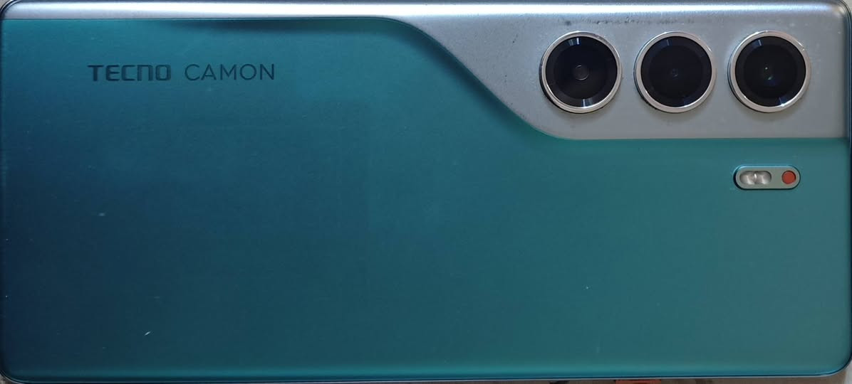 سلام عليكم TECO  CAMON 40 الجهاز فايف جي الجهاز نضافه كلش عاليه مع الباكيت وشاحنه  الاتصال ***********
