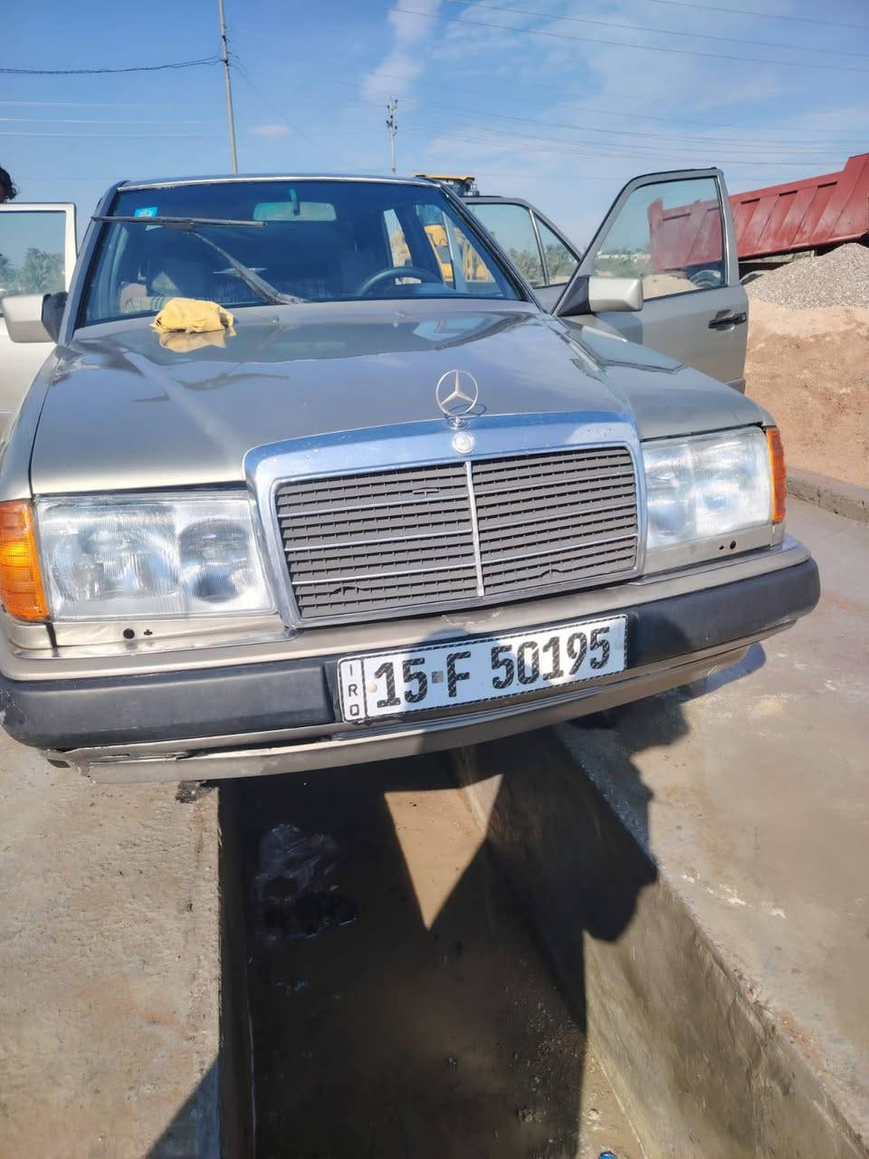 السلام عليكم
للبيع دب موديل 90 محرك ٢٥٠٠ رقم انبار دولي مشروع وطني بأسمي قواعد دبل بيهن خياس معمرات سعر 50/سوق الشيوخ
***********
