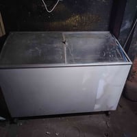 مجمدة نظيفه شرط الشغل المكان الحرية سعره 250 وبيه مجال بسيط 0770276864...