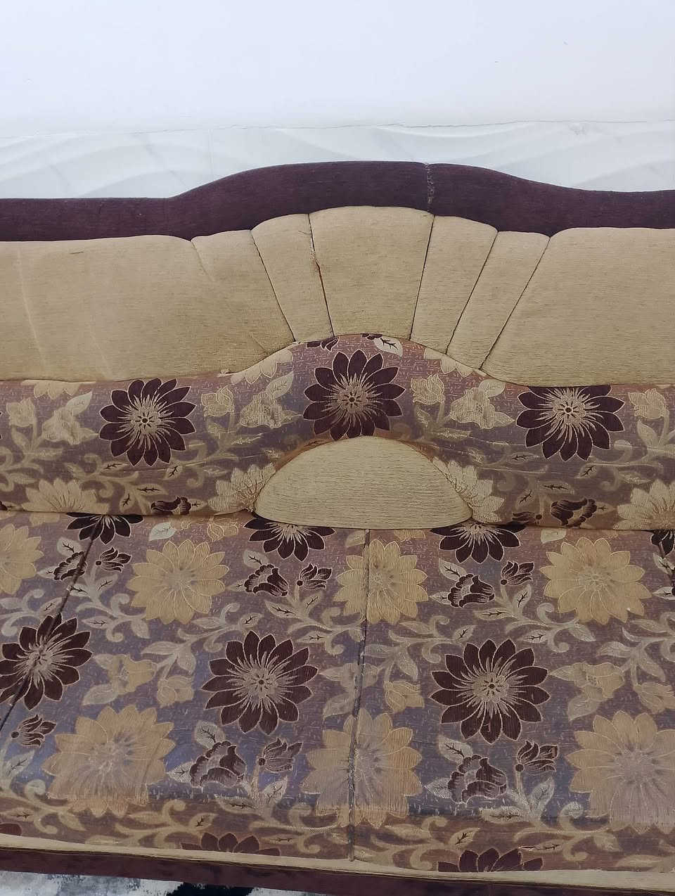 السلام عليكم ديوان للبيع السعر 150للاستفسار ***********
