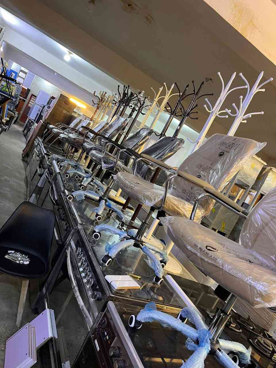 السلام عليكم توفرت كراسي دوار الاصلي متوفر بي الوان العنوان شارع ٤٠معرض المدينه للاثاث ***********
