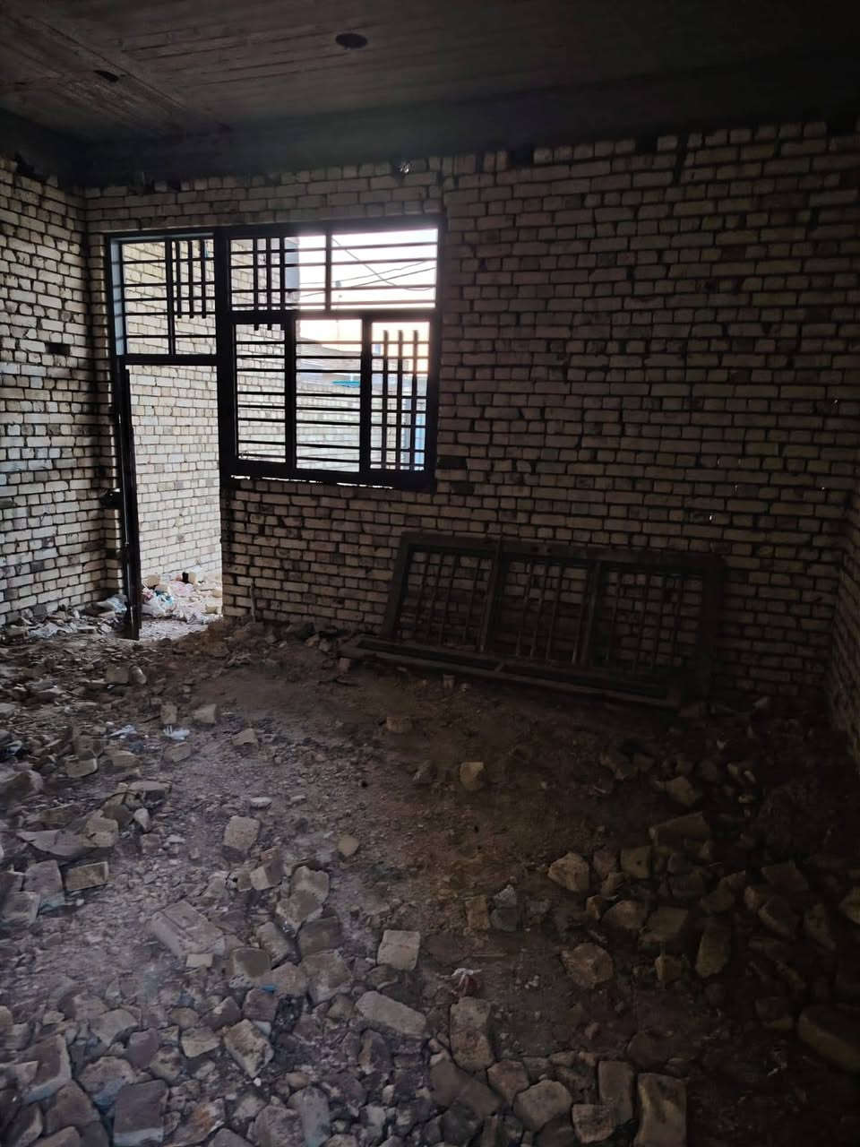 بسم الله توكلنا على الله
هيكل مصبوب طابو صرف مساحه 200متر
 باقيه بس دواخله فقط بدون شغل خدمات كامله 
رقم العقار 4546العنوان حي الغدير الثانيه 
الاستفسار ***********
***********
