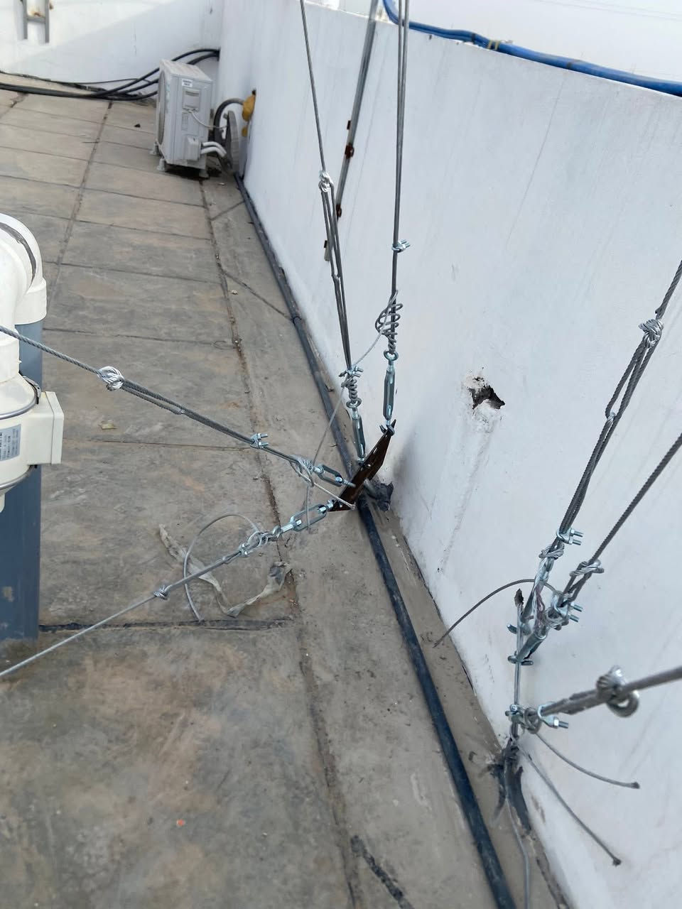 جانب من اعمالنا نصب برج رباعي 30 متر 
كوادر متخصصة في فتح ونصب وصيانة الأبراج 
*********** عبدالله
